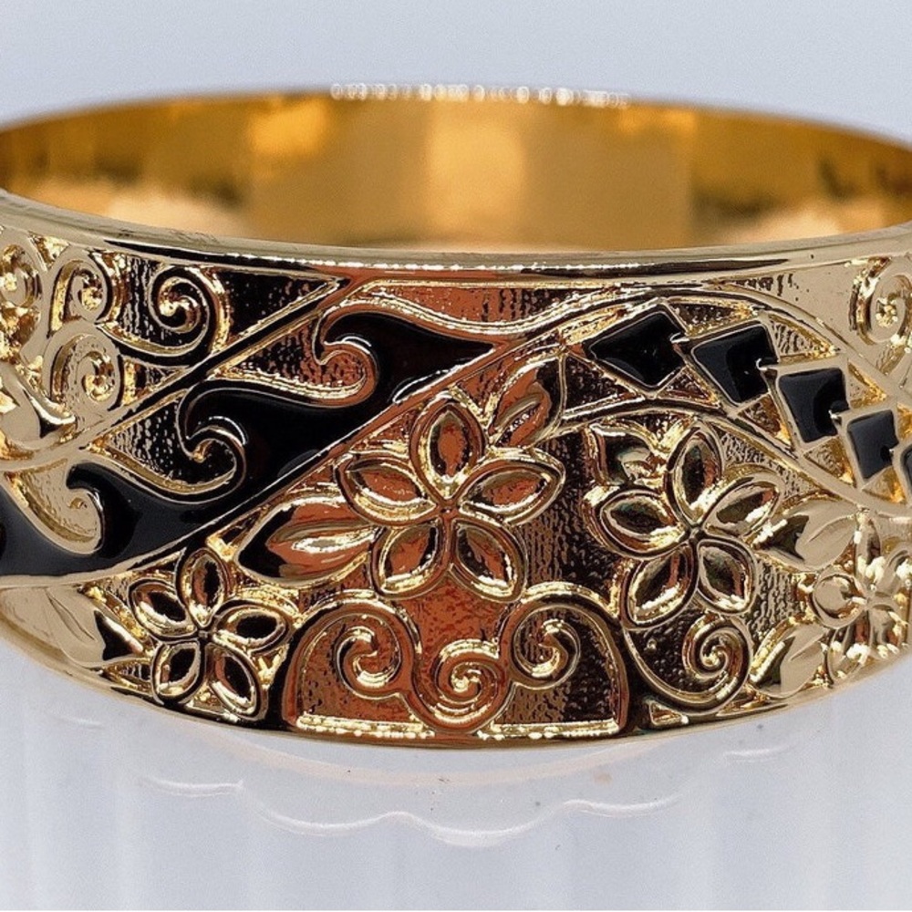 Hawaiian Heirloom 25mm Bracelet Size 8.5